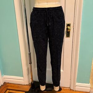Navy Camo Athleta Farallon Joggers 8/Medium